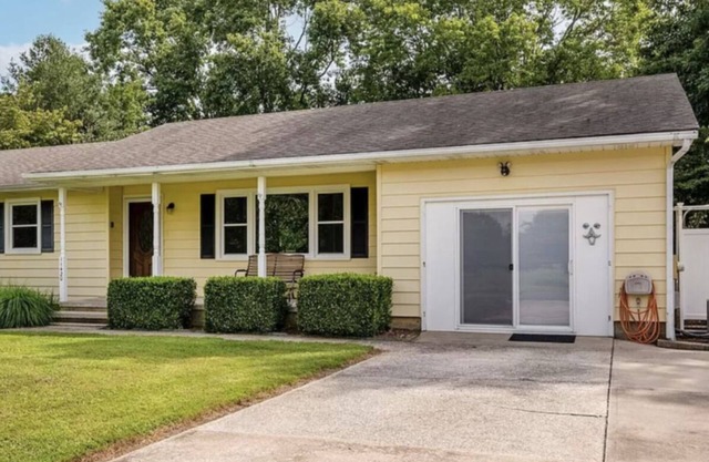 Cute and cozy beach style house in Berlin MD- 5 min from Assateage Beach!