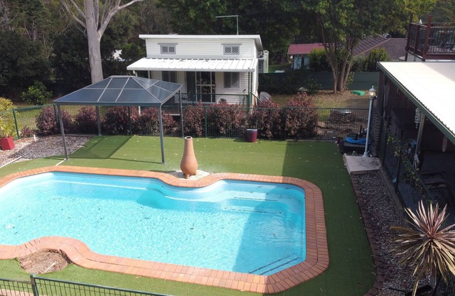 Cute Cabin with Pool, Sauna, Hot Tub & Day Spa, Pet Friendly
