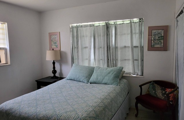 Cute & Clean in Very Cool St. Andrews by the Bay