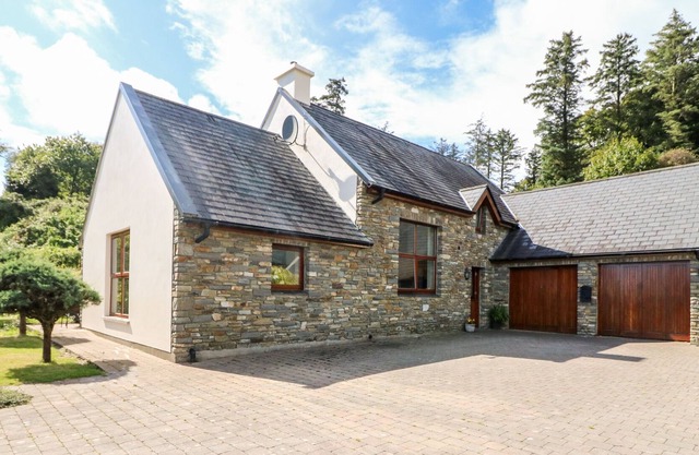 CUTE COASTAL VILLAGE RETREAT in Castletownshend, County Cork