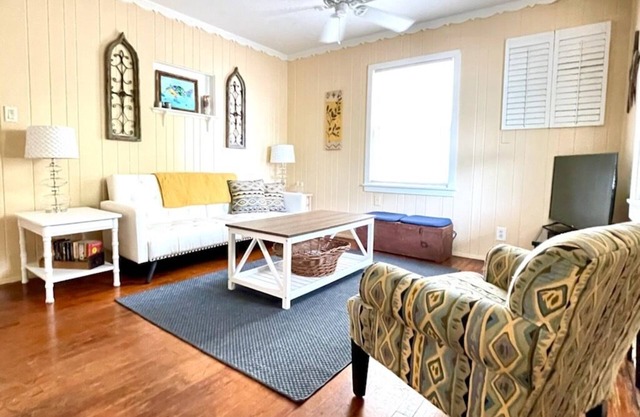 Cute Cottage In The Heart of Gulfport!
