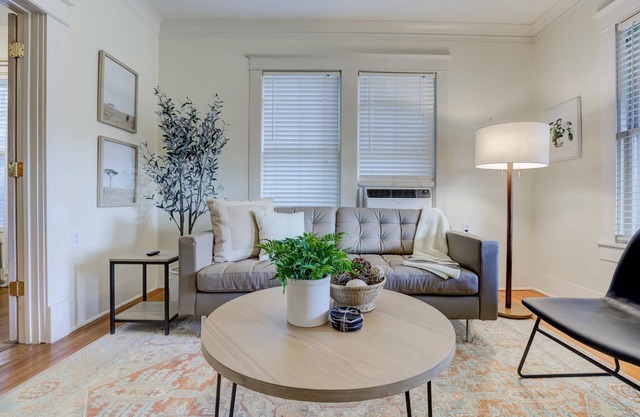 Cute Cottage, Walk to Overton Park & Memphis Zoo