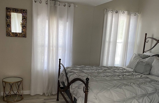 Cute, Cozy, Clean one bedroom home located mins away from downtown Cleveland