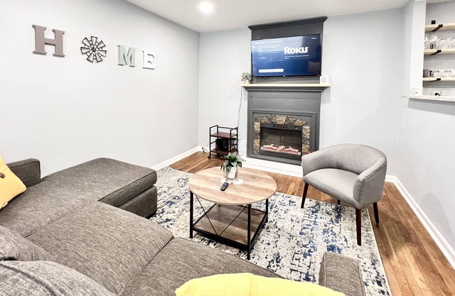 Cute Little 4Br/2bath Farmhouse - Corp Housing welcome!