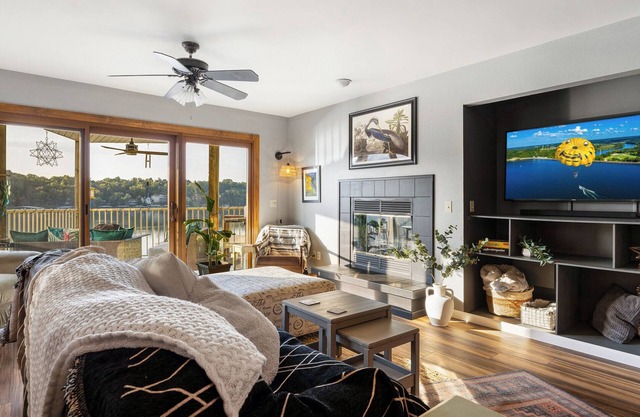 Cute Little Boho Condo-Pet Friendly- Next Door to Pool- Boat Slip- Completely Remodeled- Less than 10 min from Amphitheater