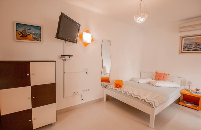 Cute studio apartment for 2 with pool