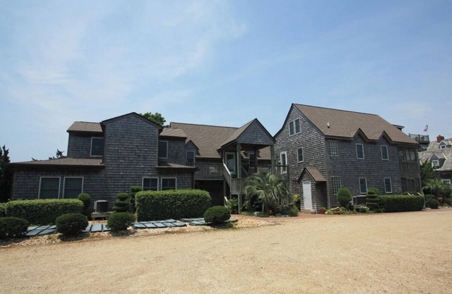 CV6AB: Scotch Bonnet A&B -Second-floor two-bedroom villa!