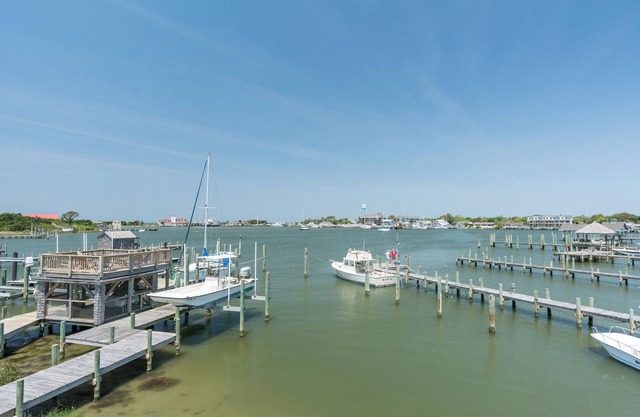 CV9A: Net House A - Waterfront 1BR villa with sun deck!