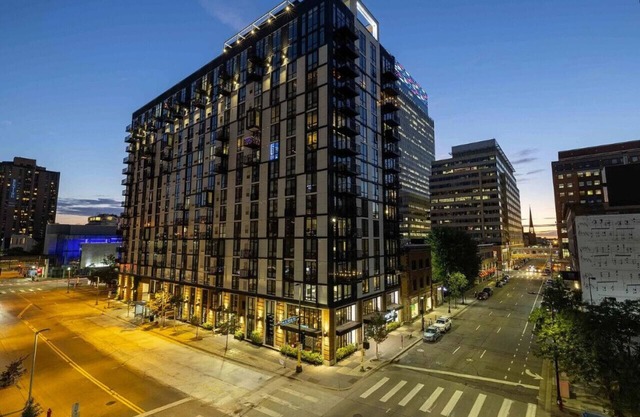 CW 2BR 1B Sky Lounge Rooftop Pool Gym U