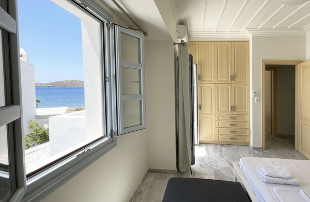 Cycladic beach house with a view - Andromeda