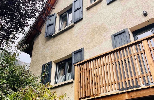 CYCLIST FRIENDLY HOUSE, CENTRE OF BOURG D’OISANS - SLEEPS 4
