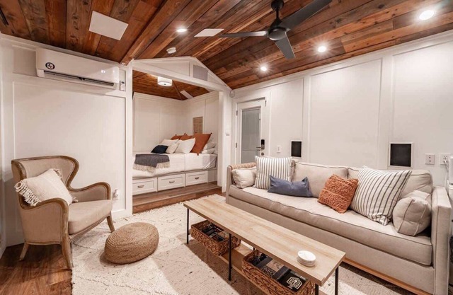 Cypress Lounge - 1BR/1BA - Guest House