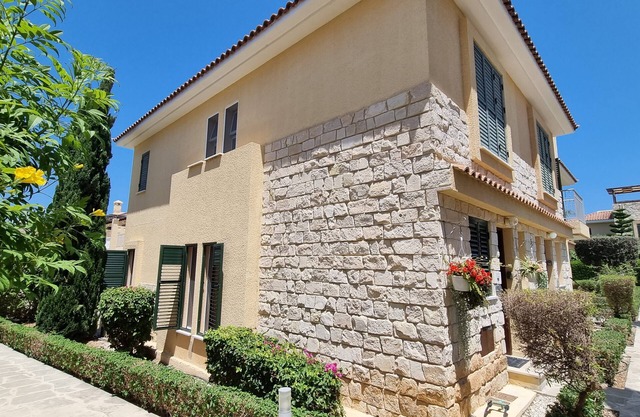 Cyprus Townhouse/Pool/Patio/Aircon/Free Parking