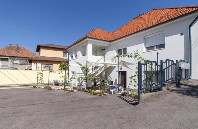 Déli Terasz B Apartman Free parking, self-check-in anytime
