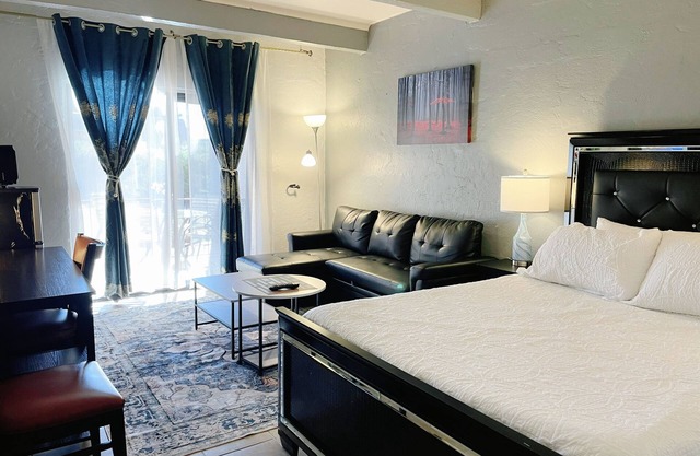 D. Central Scottsdale Suite Near Dining & Fun