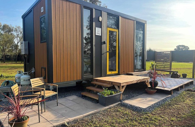 D&L Cottage by Tiny Away