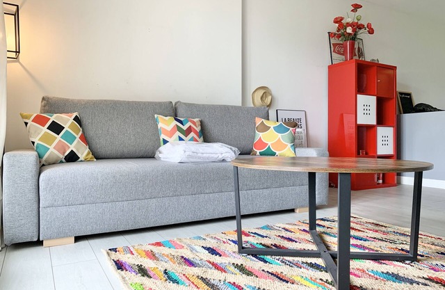 #D1| The red one 💋| Studio sofa bed | Near GEM, train station