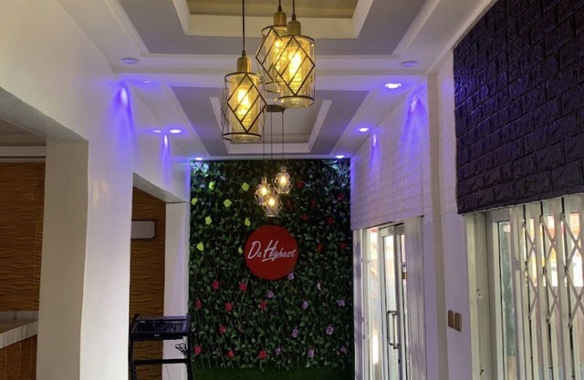 Da Highest Lounge Bar & Restaurant