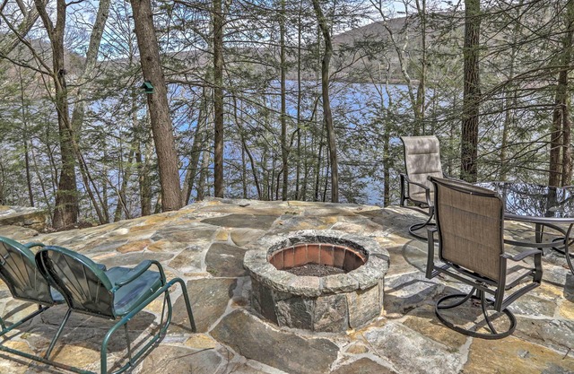 Dainty New Preston Cottage w/Dock & Lake Views!