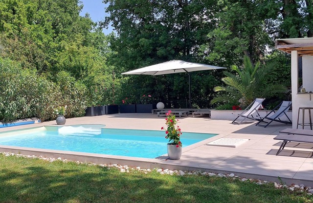Dans Valbonne, Climatisé, Piscine