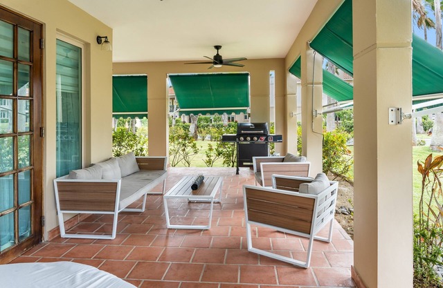 Daria Beachfront community steps 2 pool- Generator