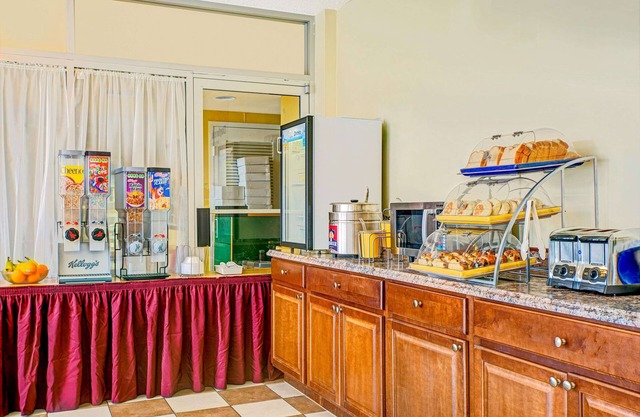 Days Inn by Wyndham Alexandria South