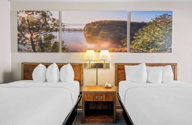 Days Inn by Wyndham Dubuque