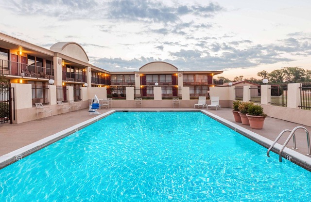 Days Inn by Wyndham Hillsboro TX