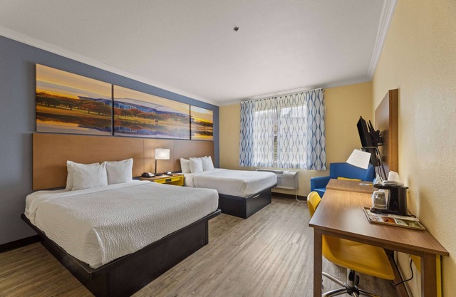 Days Inn & Suites by Wyndham Euless DFW Airport South