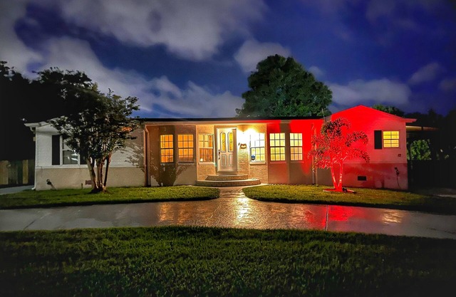 Daytona Beach - Cozy Vacation Home with Saltwater Pool