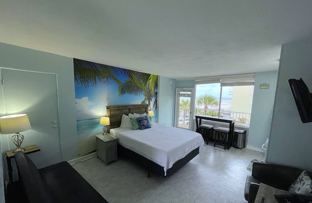 Dazzling Ocean Front Condo with a Balcony