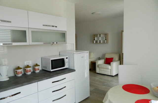 DB2- Sunny apartment for two!
