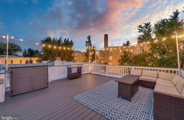 DC Rowhome + HUGE Roofdeck & Parking ✲ 4br - 3.5ba