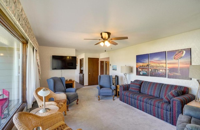 Deck and Yard Pet-Friendly McClusky Home!
