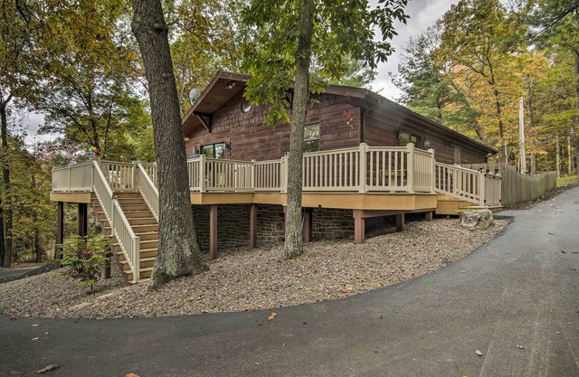 Deck w/Private Hot Tub: Lakefront Raystown Cabin!