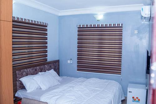 Dee & Dee HOMES