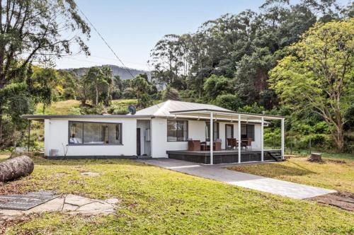 Deer Valley Farm Stay Illawarra sleeps up to 9