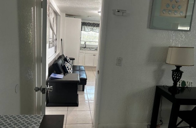 Delightful apartment with AC in sunny Delray Beach