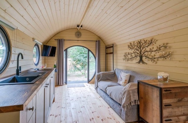 Delightful Cabin, Damson in the beautiful Cotswolds