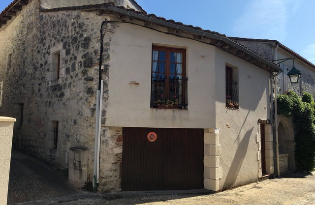 Delightful independant property with garden in small medieval fortified citadel