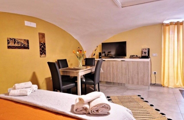 Delightful renovated studio apartment in the heart of naples