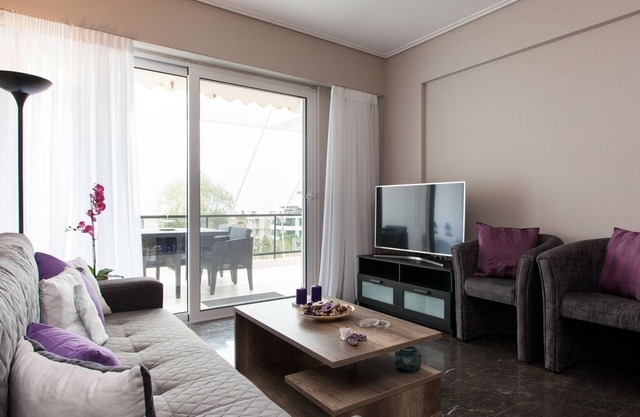 Deluxe 2 bdrm apartment in Voula