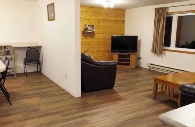 Deluxe 2 Bedrooms 8 XL Twin Beds, 2 Bathrooms Ground Floor