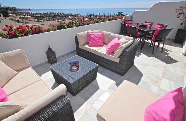 Deluxe Apartment on the Beach