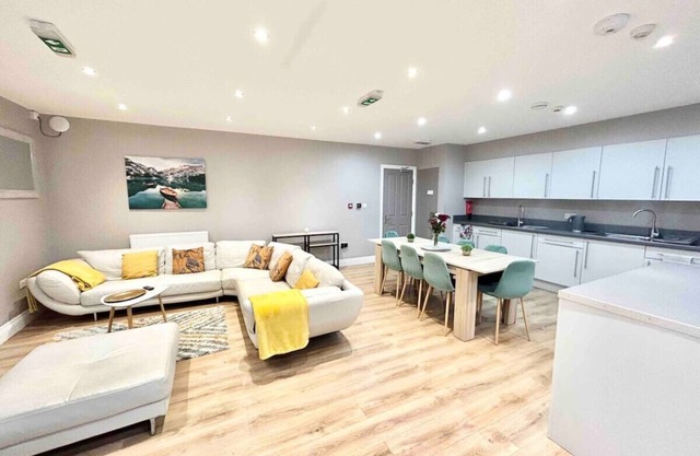 Deluxe Garden Room Borehamwood