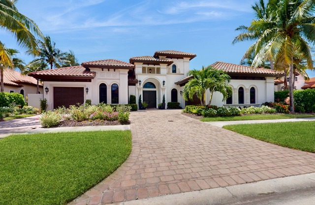 Deluxe home in a resort community with amazing views, pool, & hot tub