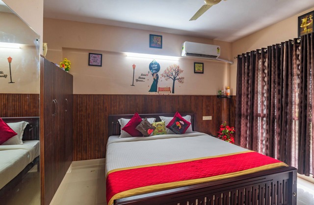 Deluxe one bedroom apartment with balcony - opposite to cochin airport