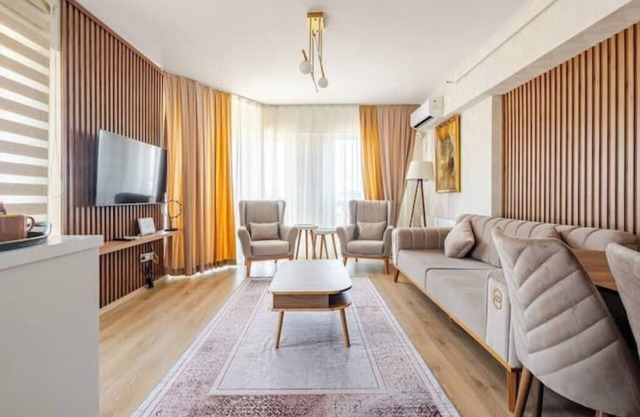 Deluxe One bedroom Suite 2 A/C Wifi Parking MAI35nn