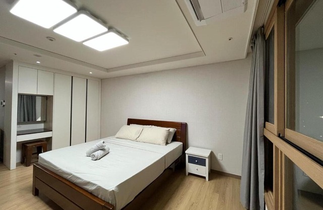 Deluxe Studio in Clark facing Lake with Kitchenette