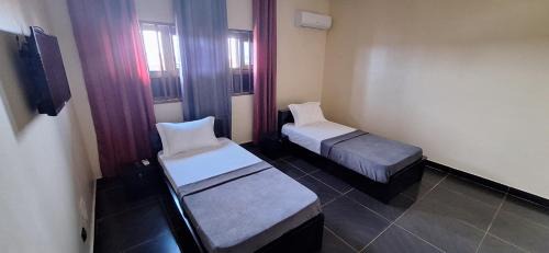 Deluxe Twin Beds in Royal Blue Guest House and Bar
